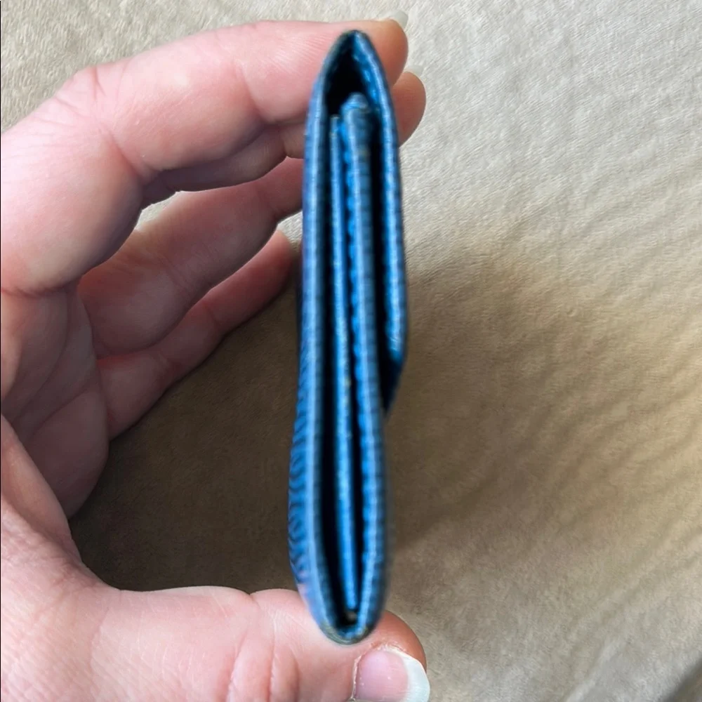 Louis Vuitton Blue Epi Women's Wallet Card Case - Picture 8 of 8